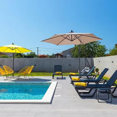 4 Bedroomstunning In * Pula