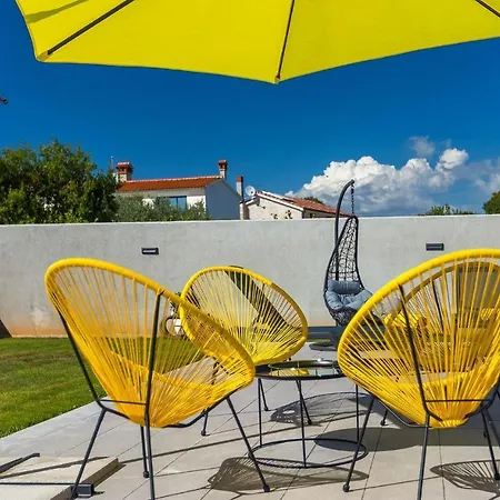 Holiday home 4 Bedroomstunning In Pula