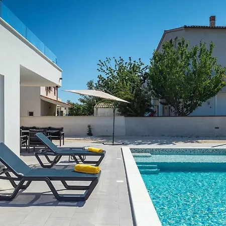 Holiday home 4 Bedroomstunning In Pula