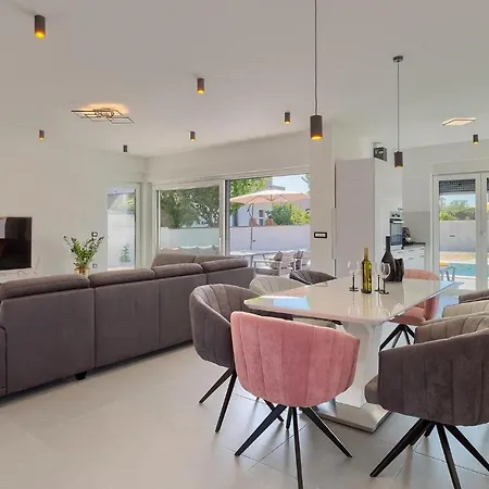 4 Bedroomstunning In *