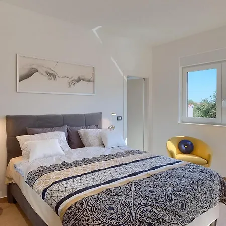 Holiday home 4 Bedroomstunning In Pula