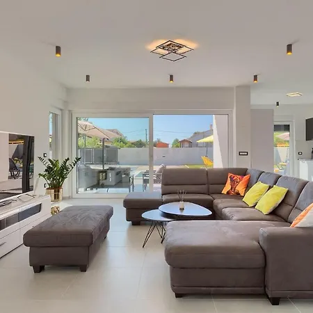 4 Bedroomstunning In * Pula