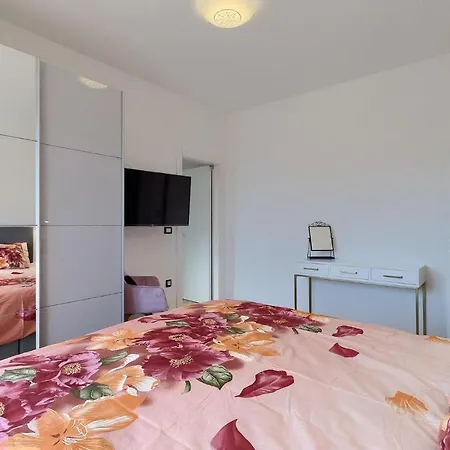 4 Bedroomstunning In Holiday home