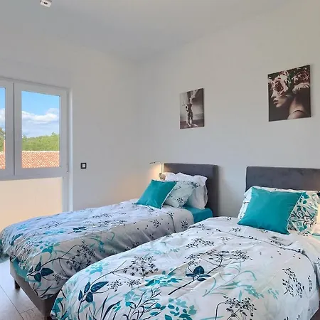4 Bedroomstunning In *