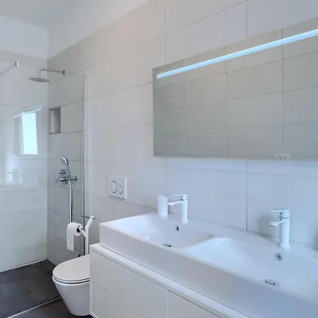 4 Bedroomstunning In Holiday home *