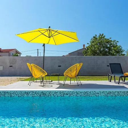Holiday home 4 Bedroomstunning In Pula