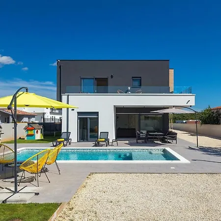 4 Bedroomstunning In * Pula
