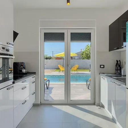 4 Bedroomstunning In