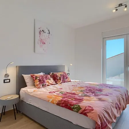 4 Bedroomstunning In Holiday home *